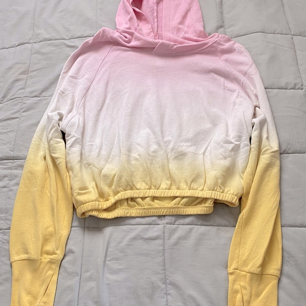 VICTORIAS SECRET CROPPED HOODIE💛🤍💖